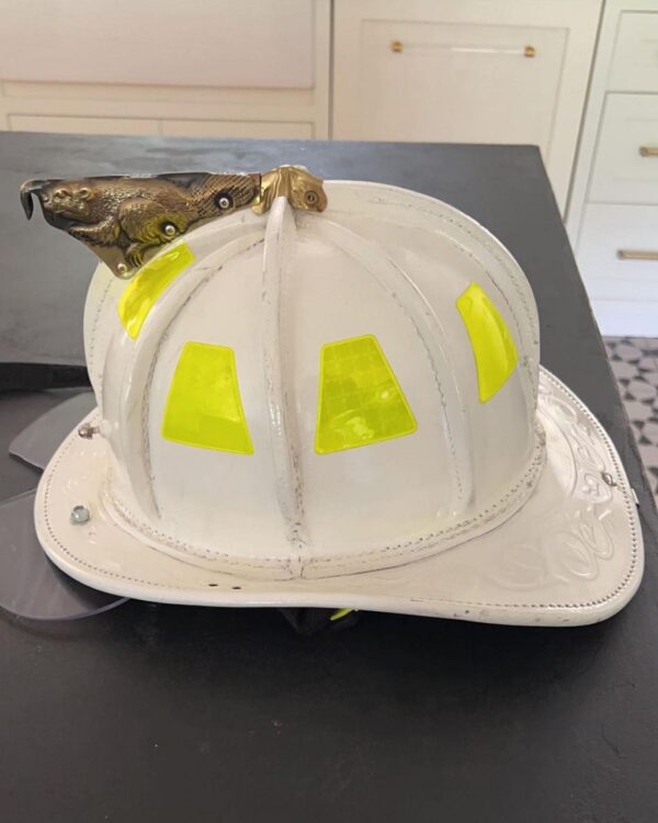 2017 Cairns N6A Fire Helmet - Image 2